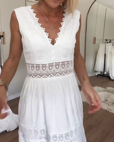 Alyssa™ | Vestido midi sin mangas con escote en V y delicados detalles de encaje
