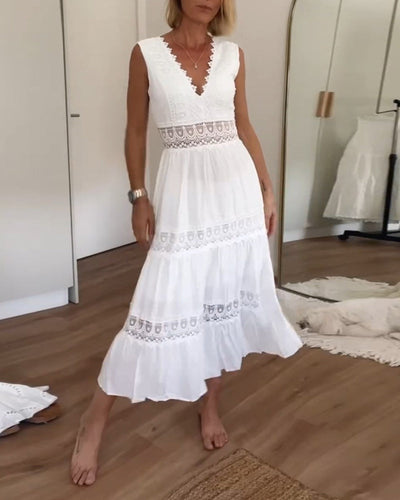Alyssa™ | Vestido midi sin mangas con escote en V y delicados detalles de encaje