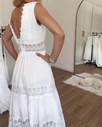 Alyssa™ | Vestido midi sin mangas con escote en V y delicados detalles de encaje