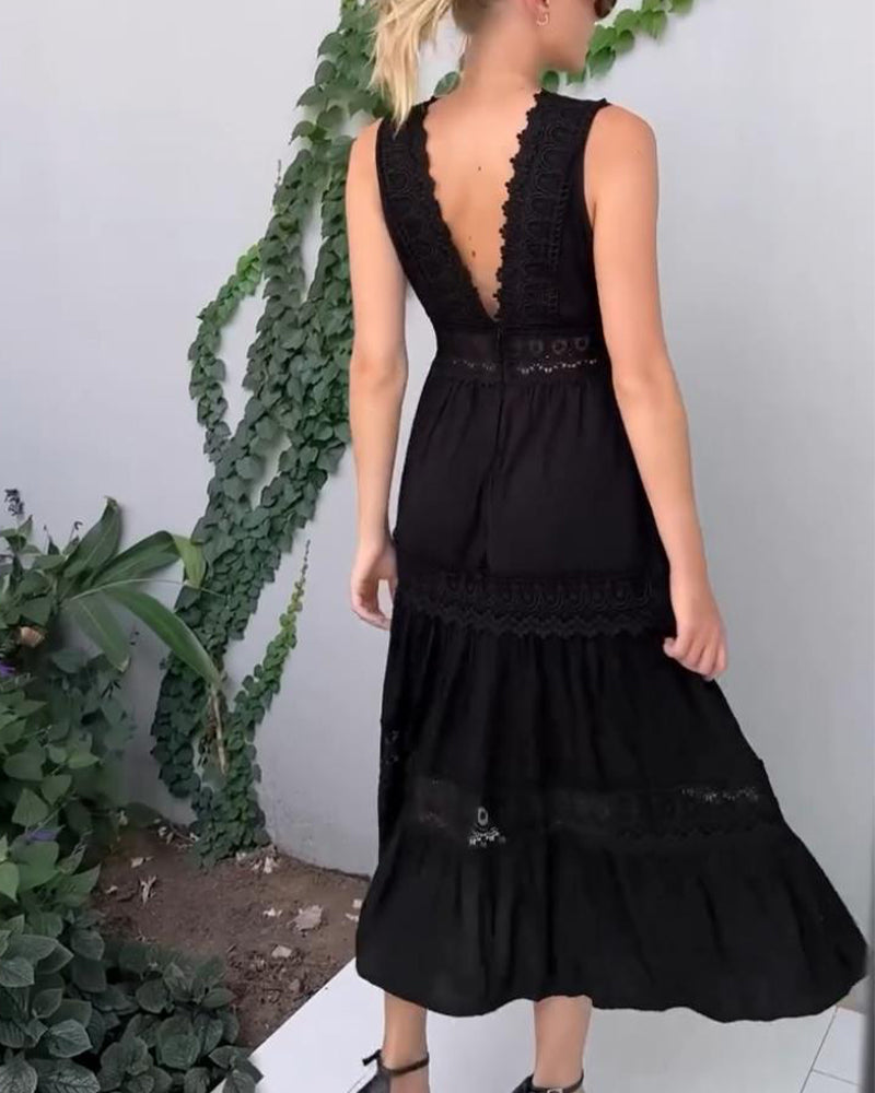 Alyssa™ | Vestido midi sin mangas con escote en V y delicados detalles de encaje